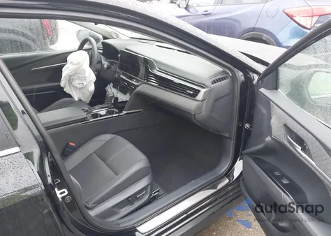 2025 Toyota Camry Xle z USA, uszkodzony, nr VIN 4T1DAACK6SU542180